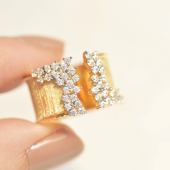 Sterling Silver Cluster Raw Edge Simulated Diamonds and Wide Gold Band Ring - Picture 8 of 9